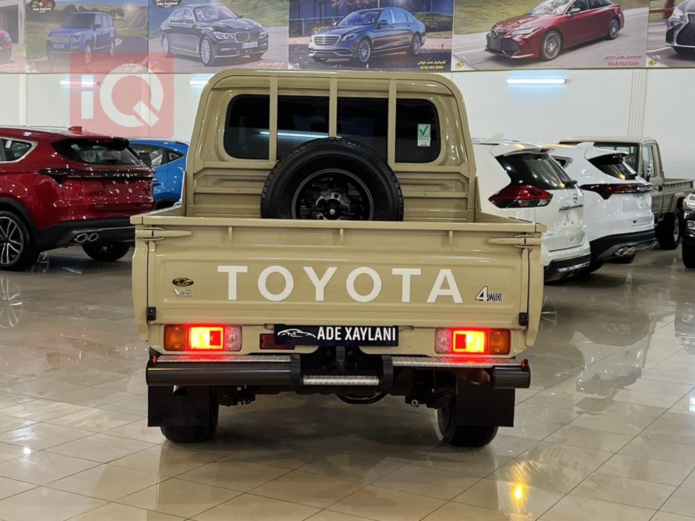 Toyota Land Cruiser 70 Pickup